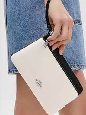 💜Coach  double zipper wallet/ wristlet